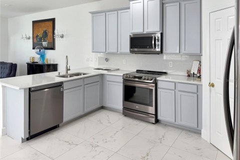 Townhouse in Tampa, Florida 3 bedrooms, 171.31 sq.m. № 2427487 - photo 7