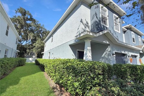 Townhouse in Tampa, Florida 3 bedrooms, 171.31 sq.m. № 2427487 - photo 2