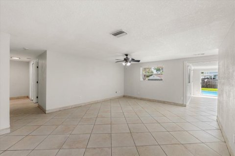 House in Tampa, Florida 3 bedrooms, 154.59 sq.m. № 1869451 - photo 12