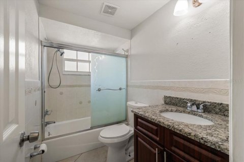 House in Tampa, Florida 3 bedrooms, 154.59 sq.m. № 1869451 - photo 15