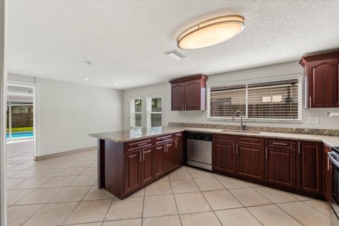 House in Tampa, Florida 3 bedrooms, 154.59 sq.m. № 1869451 - photo 7