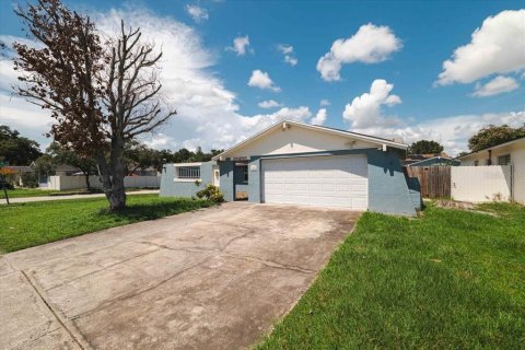 House in Tampa, Florida 3 bedrooms, 154.59 sq.m. № 1869451 - photo 2