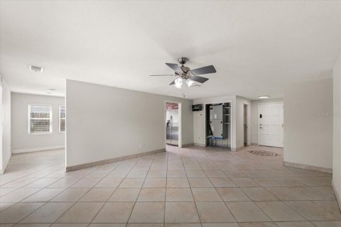 House in Tampa, Florida 3 bedrooms, 154.59 sq.m. № 1869451 - photo 9
