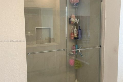 Снять в аренду виллу или дом в Хомстед, Флорида 5 спален, 250.46м2, № 1951045 - фото 25