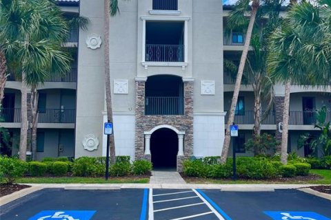Condo in Bradenton, Florida, 2 bedrooms in LAKEWOOD NATIONAL  № 1747118 - photo 1