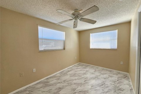 Casa en alquiler en New Port Richey, Florida, 2 dormitorios, 66.89 m2 № 2116155 - foto 9