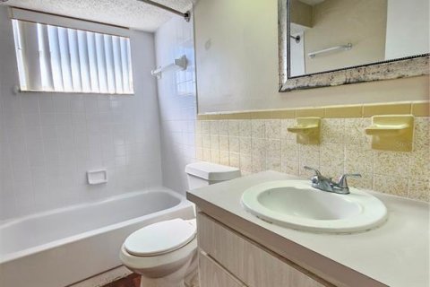 Casa en alquiler en New Port Richey, Florida, 2 dormitorios, 66.89 m2 № 2116155 - foto 6