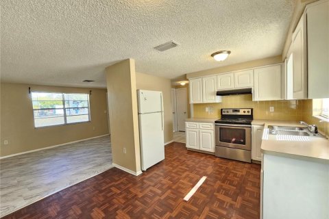 Casa en alquiler en New Port Richey, Florida, 2 dormitorios, 66.89 m2 № 2116155 - foto 5