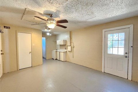 Casa en alquiler en New Port Richey, Florida, 2 dormitorios, 66.89 m2 № 2116155 - foto 12
