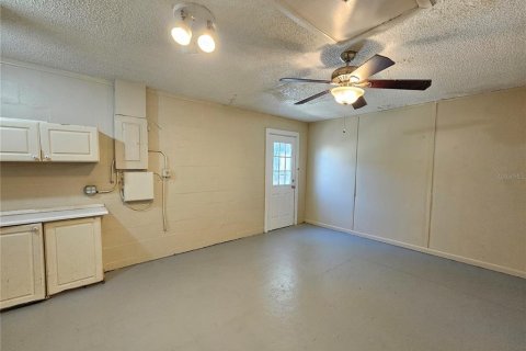 Casa en alquiler en New Port Richey, Florida, 2 dormitorios, 66.89 m2 № 2116155 - foto 11