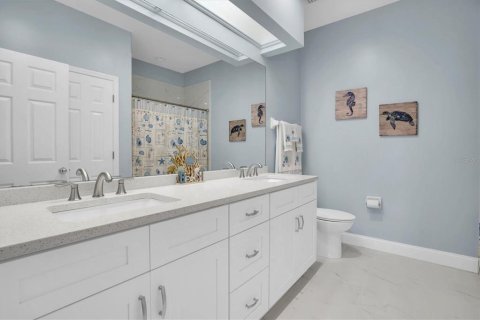 Townhouse in Saint Petersburg, Florida 3 bedrooms, 243.96 sq.m. № 1577401 - photo 27
