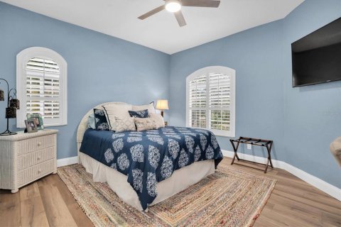 Townhouse in Saint Petersburg, Florida 3 bedrooms, 243.96 sq.m. № 1577401 - photo 25