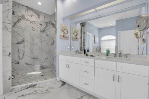 Townhouse in Saint Petersburg, Florida 3 bedrooms, 243.96 sq.m. № 1577401 - photo 22