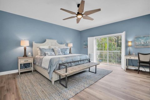 Townhouse in Saint Petersburg, Florida 3 bedrooms, 243.96 sq.m. № 1577401 - photo 19