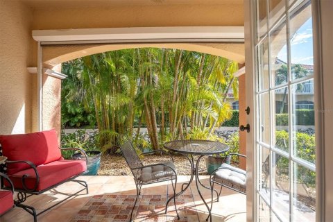 Townhouse in Saint Petersburg, Florida 3 bedrooms, 243.96 sq.m. № 1577401 - photo 30