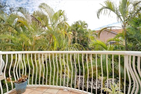 Townhouse in Saint Petersburg, Florida 3 bedrooms, 243.96 sq.m. № 1577401 - photo 24