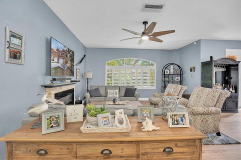 Townhouse in Saint Petersburg, Florida 3 bedrooms, 243.96 sq.m. № 1577401 - photo 7
