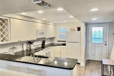 Copropriété à louer à New Smyrna Beach, Floride: 2 chambres, 104.98 m2 № 2155493 - photo 11