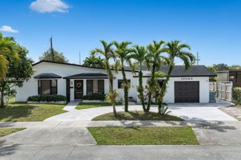 House in Miami, Florida 4 bedrooms, 207.36 sq.m. № 2049330