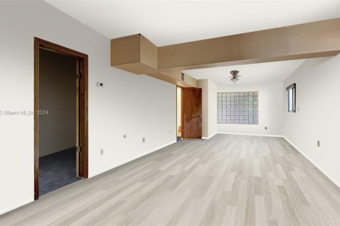 Casa en venta en North Miami Beach, Florida, 5 dormitorios, 293.94 m2 № 1702760 - foto 3