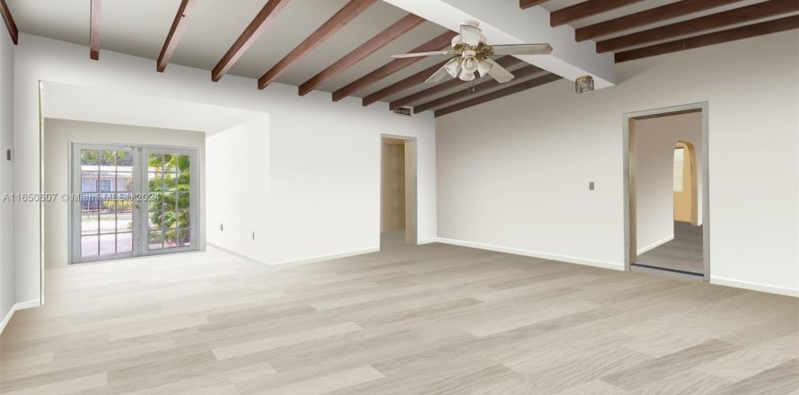 Casa en North Miami Beach, Florida 5 dormitorios, 293.94 m2 № 1702760