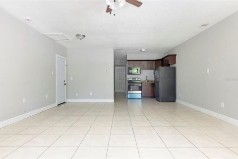 Commercial property in Saint Petersburg, Florida 4 bedrooms, 176.61 sq.m. № 2229822 - photo 4