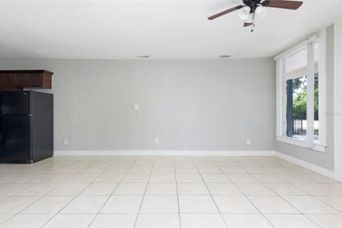 Commercial property in Saint Petersburg, Florida 4 bedrooms, 176.61 sq.m. № 2229822 - photo 6