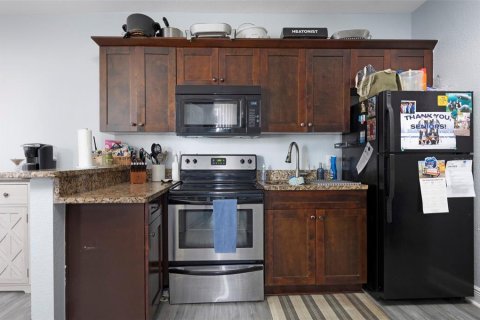 Commercial property in Saint Petersburg, Florida 4 bedrooms, 176.61 sq.m. № 2229822 - photo 25