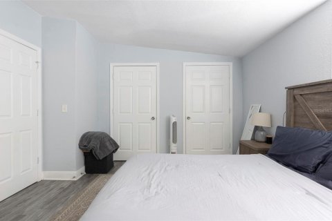 Commercial property in Saint Petersburg, Florida 4 bedrooms, 176.61 sq.m. № 2229822 - photo 28