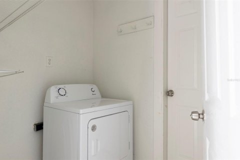 Commercial property in Saint Petersburg, Florida 4 bedrooms, 176.61 sq.m. № 2229822 - photo 16