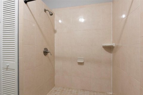 Commercial property in Saint Petersburg, Florida 4 bedrooms, 176.61 sq.m. № 2229822 - photo 15