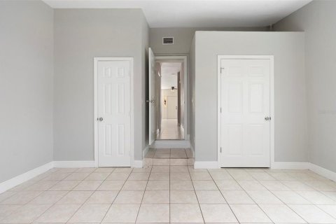 Commercial property in Saint Petersburg, Florida 4 bedrooms, 176.61 sq.m. № 2229822 - photo 13