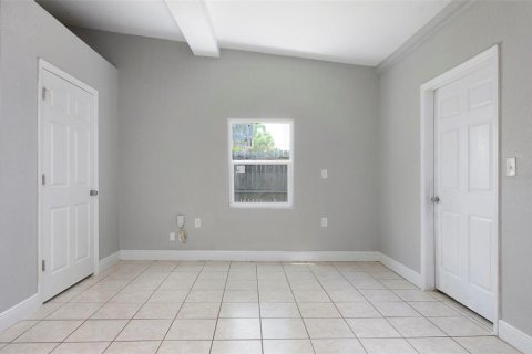 Commercial property in Saint Petersburg, Florida 4 bedrooms, 176.61 sq.m. № 2229822 - photo 11
