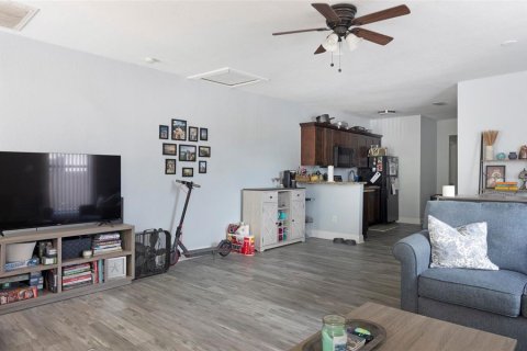 Commercial property in Saint Petersburg, Florida 4 bedrooms, 176.61 sq.m. № 2229822 - photo 23