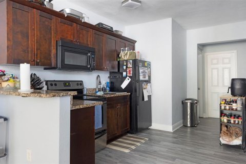 Commercial property in Saint Petersburg, Florida 4 bedrooms, 176.61 sq.m. № 2229822 - photo 26