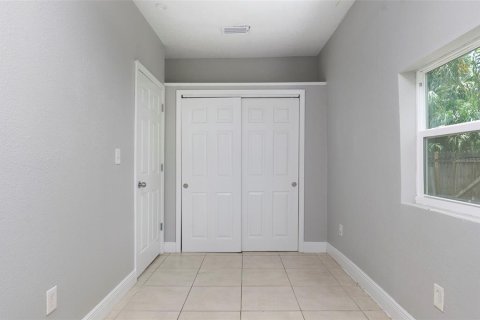 Commercial property in Saint Petersburg, Florida 4 bedrooms, 176.61 sq.m. № 2229822 - photo 10