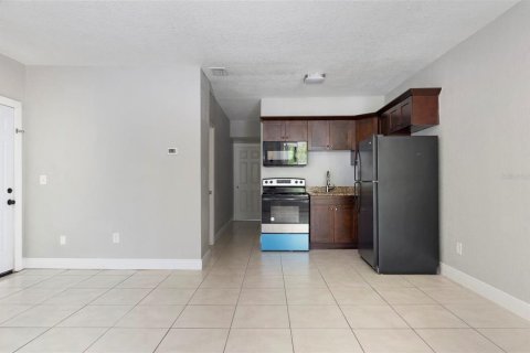 Commercial property in Saint Petersburg, Florida 4 bedrooms, 176.61 sq.m. № 2229822 - photo 7