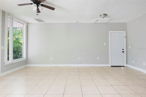 Commercial property in Saint Petersburg, Florida 4 bedrooms, 176.61 sq.m. № 2229822 - photo 5