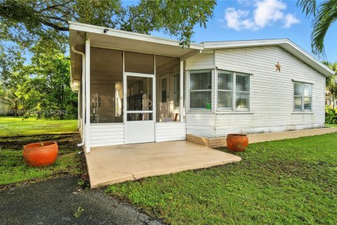 Apartamento en alquiler en Homestead, Florida, 2 dormitorios, 991.73 m2 № 2013790 - foto 2