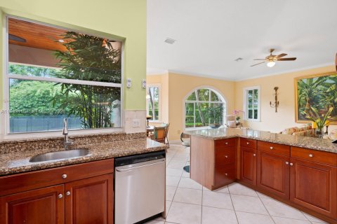 Villa ou maison à vendre à Pinecrest, Floride: 4 chambres, 251.67 m2 № 2053306 - photo 15