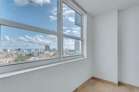 Condo in Miami Beach, Florida, 2 bedrooms  № 2066827 - photo 10