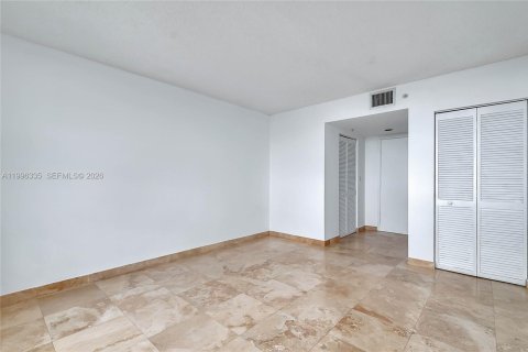 Condo in Miami Beach, Florida, 2 bedrooms  № 2066827 - photo 9