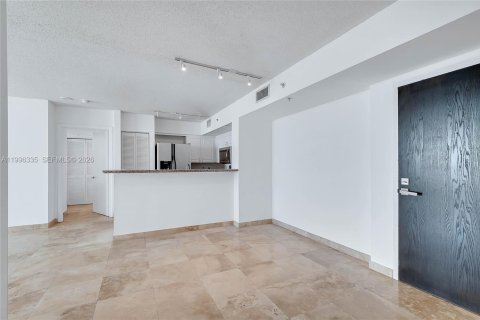 Condo in Miami Beach, Florida, 2 bedrooms  № 2066827 - photo 2
