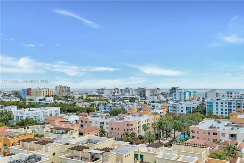 Condo in Miami Beach, Florida, 2 bedrooms  № 2066827 - photo 23