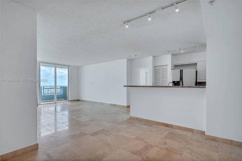 Condo in Miami Beach, Florida, 2 bedrooms  № 2066827 - photo 3