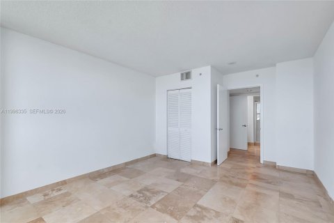Condo in Miami Beach, Florida, 2 bedrooms  № 2066827 - photo 15
