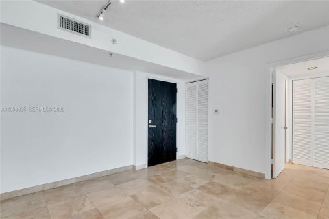Condo in Miami Beach, Florida, 2 bedrooms  № 2066827 - photo 11