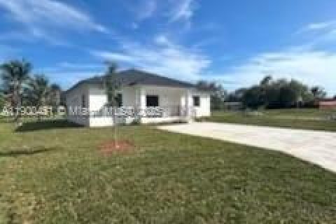 House in North Miami Beach, Florida 4 bedrooms, 195.09 sq.m. № 1953390 - photo 1