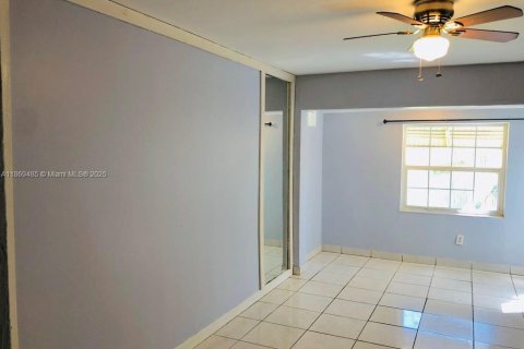 Casa en alquiler en Dania Beach, Florida, 2 dormitorios, 74.32 m2 № 1923887 - foto 12