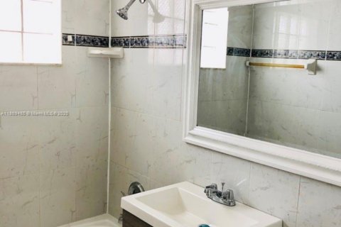Casa en alquiler en Dania Beach, Florida, 2 dormitorios, 74.32 m2 № 1923887 - foto 11
